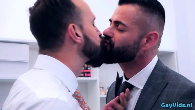 Muscle gay fetish and cumshot