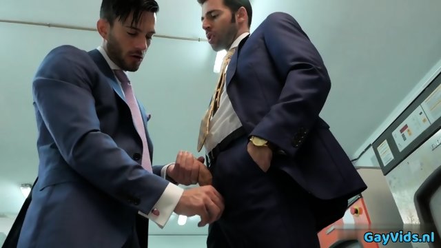 Muscle gay fetish and cumshot