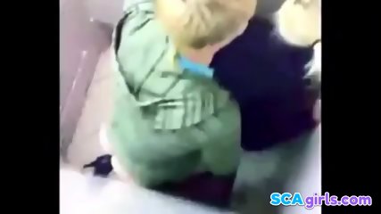 fucking in school, couple caught, hidden, Par fngas jvla i skolan badrummet