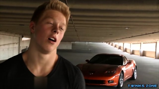 Muscle twink rimjob and cumshot