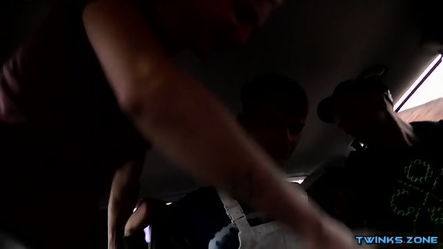 Big dick twinks threesome and cumshot