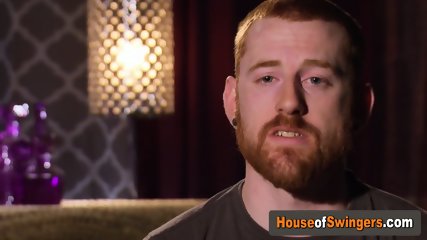 Ginger Wife Meets Horny Guy Who Fingers Her Cunt In The Living Room