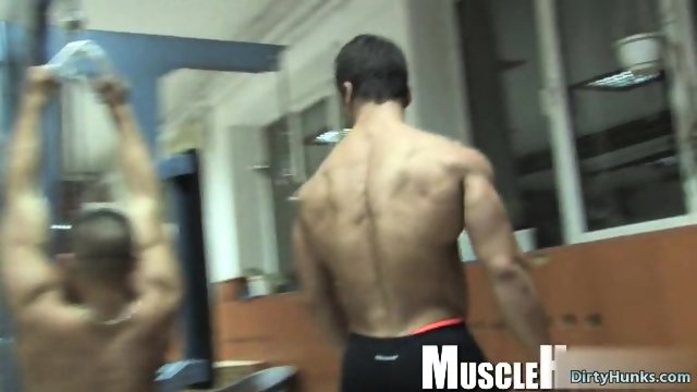Muscle bodybuilder rimjob and cumshot