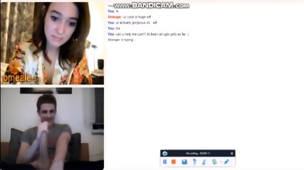Omegle Fille Choquée Clignotant Incroyable Gros Seins