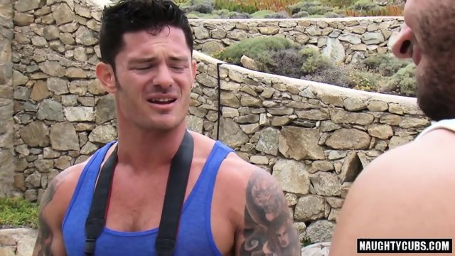 Big dick gay threesome with cumshot