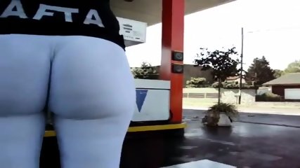 Argentina Gas Station Do-it-yourself-Support Girls In Spandex