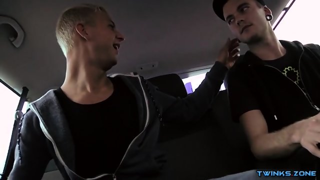 Big dick twinks threesome and cumshot