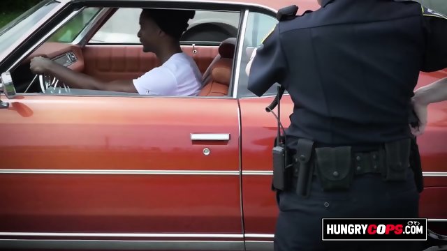 Fucking in outdoors is what horny cops love to do after arresting a black dude just for having a BBC