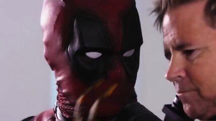 Deadpool Parodia Sexo En Grupo Con Spiderman Follando A Dos Chicas Con Jessica Drake Y Seth Gamble