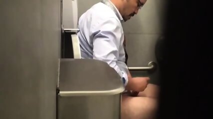 Str8 Spy Daddy In Public Toilet