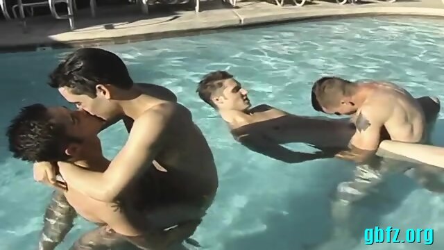 Sexy gay dudes suck each other