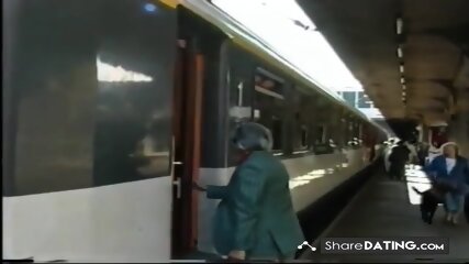Amatrice Suce Deux Mecs Dans Un Train