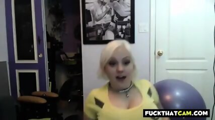 Short But Stacked Webcam Model Bounces