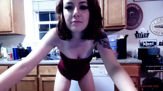 drunk hippie babe in the kitchen 13/15