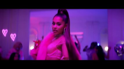 Ariana Grande - 7 Anneaux (transexuelle Pmv)