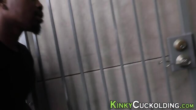 Cuckolding babe gets creampied pussy licked