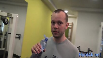 Overwhelming bimbo feels pecker in cave