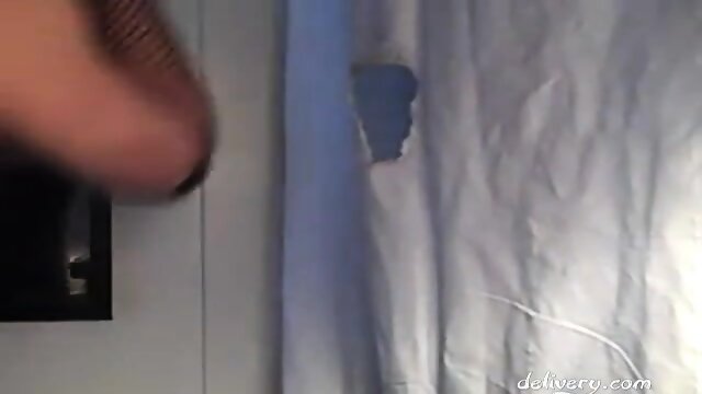 Amateur CD Blows Aussie at Gloryhole