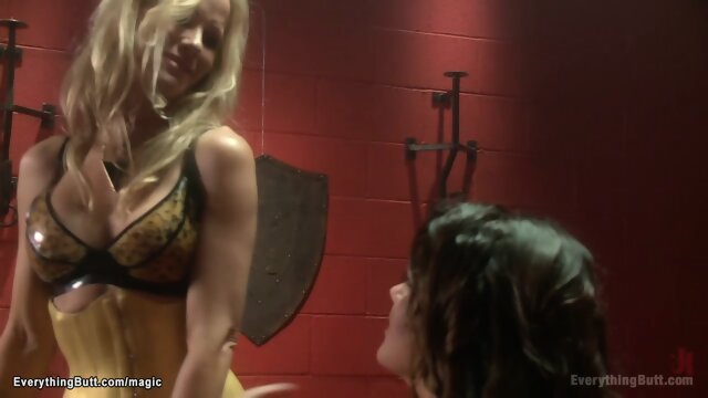 MILF deep anal fisting brunette
