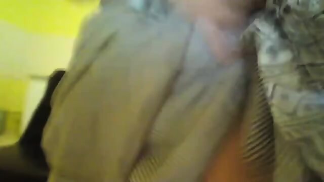 Mature Toying Herself On Webcam