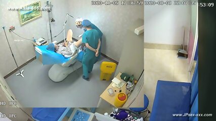 Paciente Del Hospital Que Mira Furtivamente .4