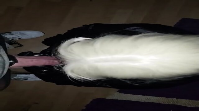 I t get such a huge cock all the way into my throat