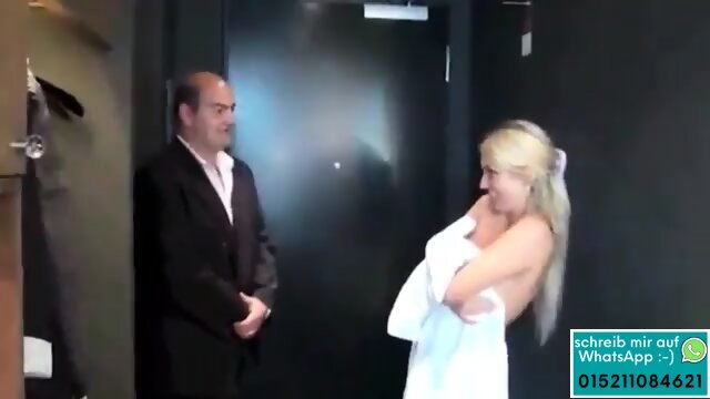 Geile junge Bitch fickt 3 Typen hintereinander.mp4