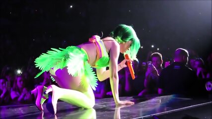 Katy Perry By DJ on 10 12 21, brunette, amateur, beautiful butt