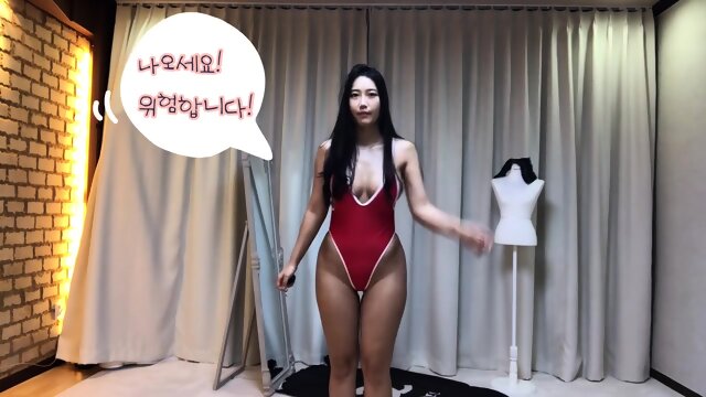 Ssunbiki Korean Model Showing off her Huge Bouncing Boobs and Wide Hips