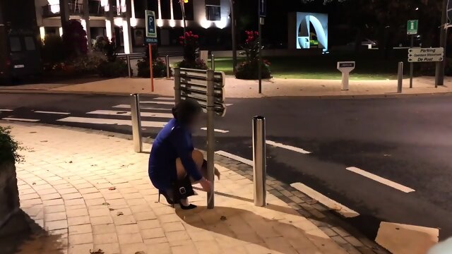 Crossdresser caught in public