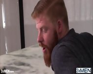 Des Mecs Passionnés Bennett Anthony Et Mike De Marko Caressent La Bite Et Profitent Du Bareback