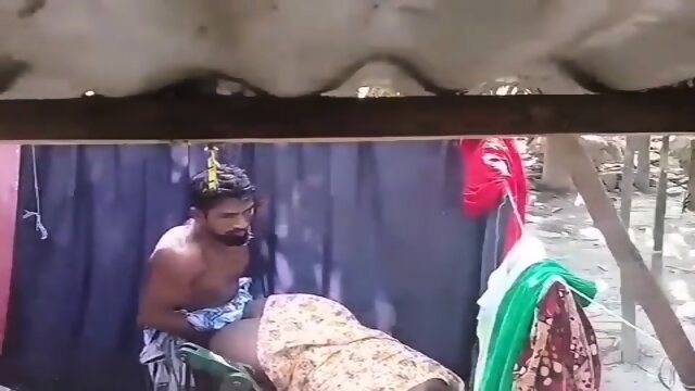 desi fucking dehati fat maid in bathroom