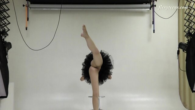 Galina Markova gymnastic leg scissors 7/15