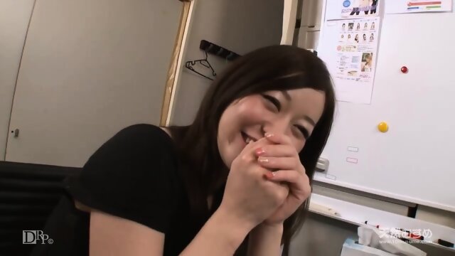 Shaved Stepmom Gives Handjob Hot Her Sons Friend