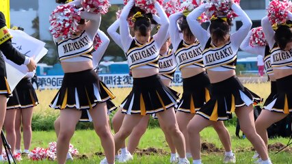 Hermosas porristas bailando rico con polleras cortas