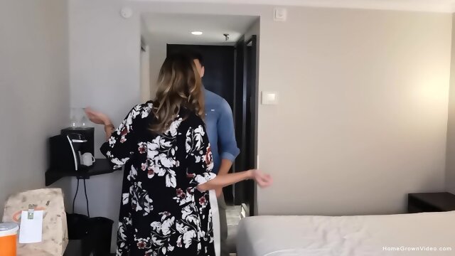 640px x 360px - Busty Blonde Gets Full Service In The Hotel Room - EPORNER