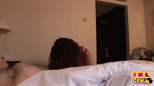Amateur mature slut in lingerie n heels enjoys hotelroom sex