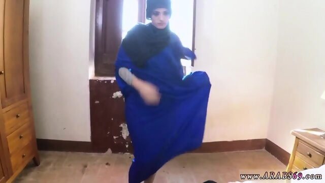 Girls do porn arab first time 21 year old refugee in my hotel room for sex