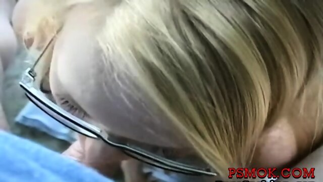 Mischievous girlfriend does a perfect blowjob