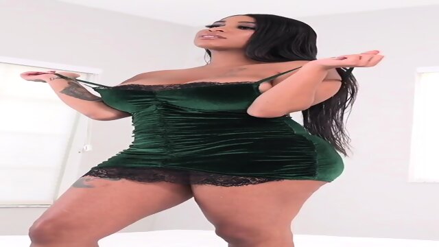 Busty babe photoshoot