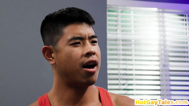 Muscled Asian blowjob bottom assdrilled in the locker room