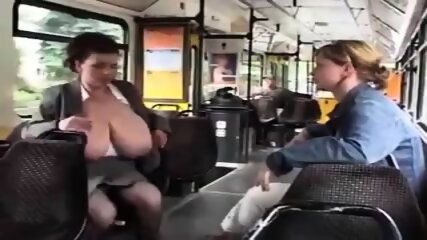Milena Velba - Gigantyczne Dojenie W Autobusie