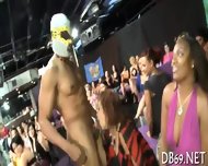 Sucking Strippers Shafts For Cumshot