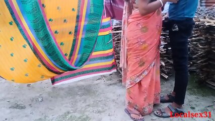 69409433 Desi Indien Bhabi Sexe Dans Une Vidéo Officielle En Plein Air