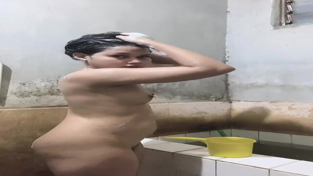 Cewek mandi 9/15