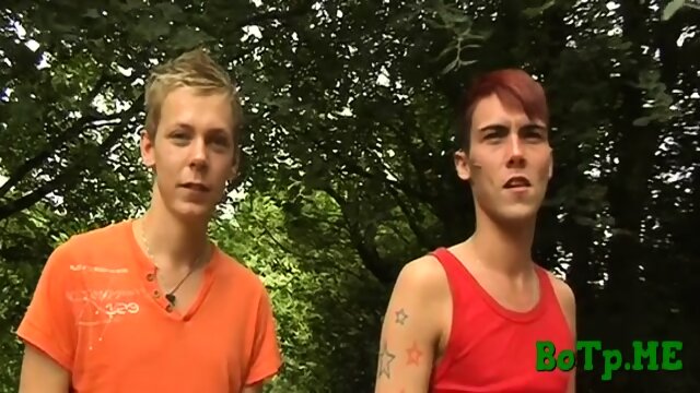 Nasty gay dudes fuck in a car