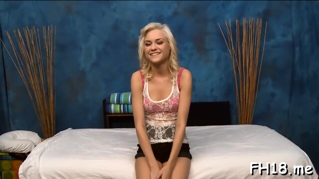 Bombshell Chloe Foster's cooter wants sex
