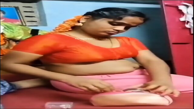 Morattu Xxx Videos - Tamil Item Vachila Periya Molai Morattu Suthu Thevidiya - Slut Mommy -  EPORNER
