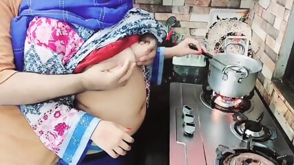 Horny Indian Wife Enjoy When Is Fingered And Fucked When Cooking Xlx