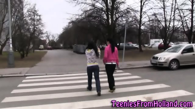 Les teen pussy in closeup